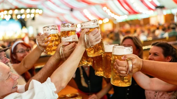 Oktoberfest: 5 πράγματα που αξίζει να ξέρεις για το πιο διάσημο φεστιβάλ μπίρας