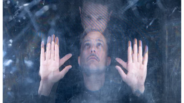 Ποιος είναι ο 'Ευγένιος' και γιατί επέλεξε ο Γιώργος Καραμίχος να το σκηνοθετήσει;