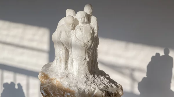 "Θέρος, τρύγος, πόλεμος": Μια έκθεση-ύμνος στη χαμένη αθωότητα