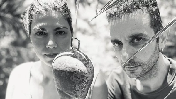 "Κουρά": Μια παράσταση των Θοδωρή Γκόνη και Γλυκερίας Μπασδέκη