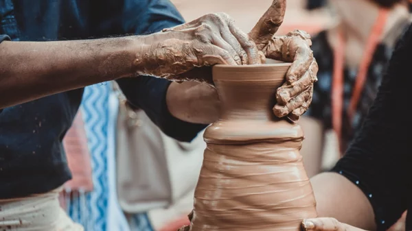 Η 1η Μπιενάλε Σύγχρονης Κεραμικής Τέχνης της Ελλάδας έρχεται στη Σαντορίνη