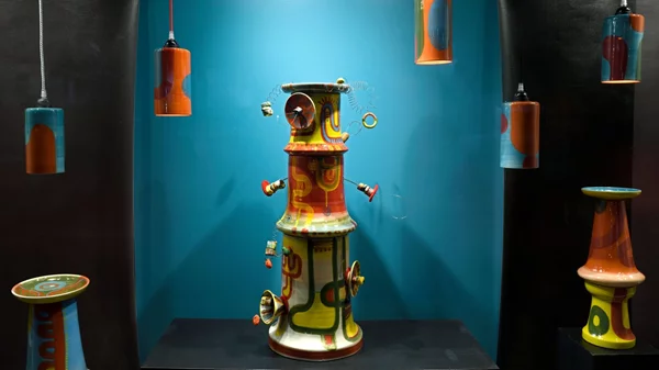 "CERAMYSTIQUE": Η Λεώνη Γιαγδζόγλου καταλαμβάνει τη "Βιτρίνα της Κριεζώτου" στην Πινακοθήκη Γκίκα