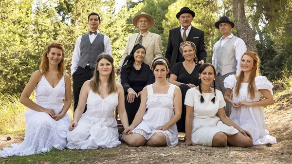 "Το σπίτι δίπλα στο ποτάμι" συνεχίζεται στο Θέατρο Coronet