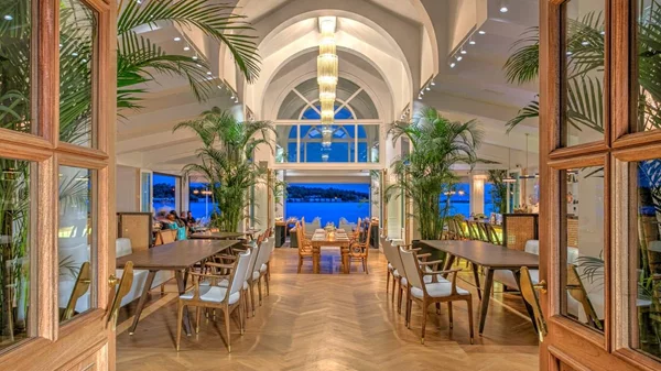 Symposio at Ark: Πανόραμα ελληνικής γεύσης στη Γλυφάδα