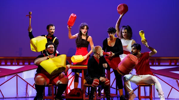 Ο φαντασμαγορικός "Δον Κιχώτης" του Ηλία Καρελλά συνεχίζεται με επιτυχία και τη νέα χρονιά