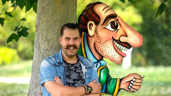 Διπλή πρεμιέρα για το θέατρο σκιών του Ηλία Καρελλά