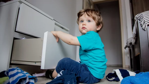 Το παιδί δεν θέλει να φορέσει τα ρούχα του. Τι να κάνω;