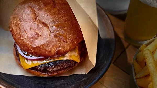 Θα έπαιρνες ποτέ burger σε ένα high-end εστιατόριο;