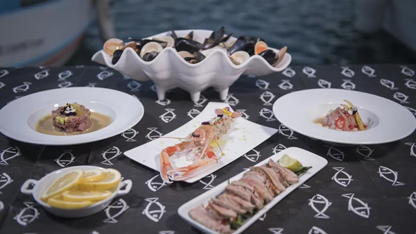 Ουζερί του Κάκια: Γευστική απόδραση στη Σαλαμίνα