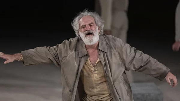 "Οιδίπους επί Κολωνώ": Δείτε φωτογραφίες από το ανέβασμα της παράστασης στην Επίδαυρο