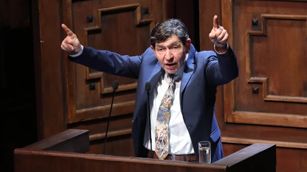 "Εκτός ύλης reloaded" με τον Γεράσιμο Σκιαδαρέση για λίγο ακόμα στο Κακογιάννης