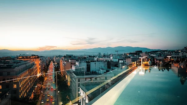 Πανσέληνος και φαγητό σε 16 ταράτσες του αθηναϊκού κέντρου