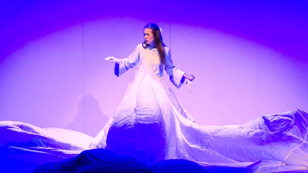 Η "Αλίκη στη Χώρα των Θαυμάτων" σε τελευταίες περιπέτειες