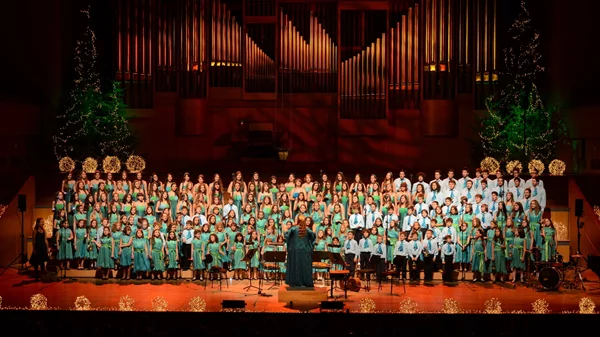 "Εδώ Λιλιπούπολη": Τα τραγούδια της ραδιοφωνικής σειράς ξαναζωντανεύουν στο Μέγαρο Μουσικής