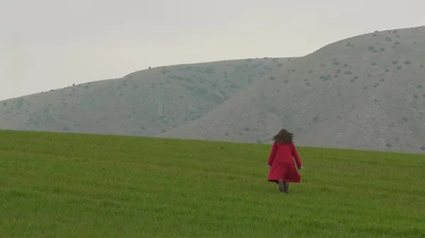 "Rebearth": Μια περφόρμανς για την κλιματική κρίση στο Αρχαίο Θέατρο Λάρισας