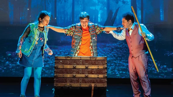 Ο Γιώργος Τζαβάρας για την παράσταση "Οι περιπέτειες του Τομ Σόγιερ": "Ο Τομ Σόγιερ ήταν μέλος της παιδικής μου παρέας και με συντροφεύει ακόμα και σήμερα"