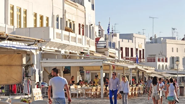 Ποιες είναι οι χώρες με τις μεγαλύτερες αφίξεις για τα αεροδρόμια Μυκόνου και Σαντορίνης