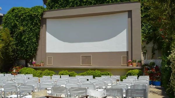 Τα πρώτα θερινά σινεμά που ανοίγουν φέτος το καλοκαίρι