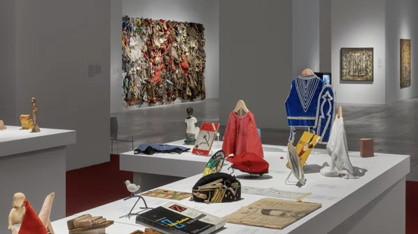 Μη χάσεις τις τελευταίες ξεναγήσεις για την έκθεση της Penny Siopis στο ΕΜΣΤ