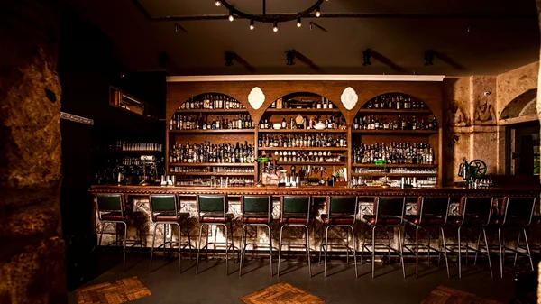 Πώς το "The Clumsies" εξελίχθηκε στο κορυφαίο ελληνικό μπαρ