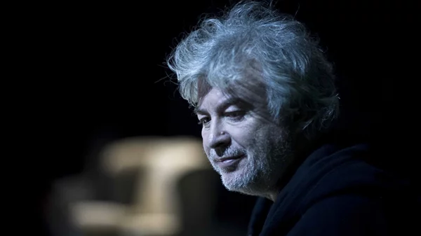 Σταύρος Τσακίρης: "Οι ίδιοι εξουσιαστές οπλίζουν το χέρι του θύτη και οι ίδιοι δημιουργούν το θύμα στήνοντας τους το ίδιο δόκανο"