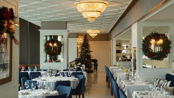 "Cova Astir Marina": Γιορτές με μιλανέζικη φινέτσα