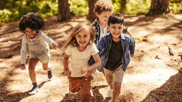 Παιχνίδι και λογοθεραπεία: Η παιδική χαρά είναι το πρώτο "σχολείο" του παιδιού