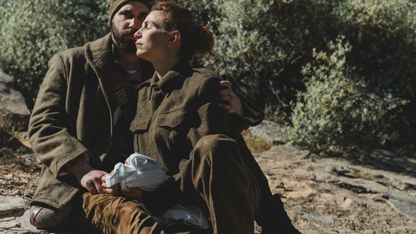 Οι "Αριστερόχειρες" της Νεφέλης Μαϊστράλη μάς μιλούν για τον Εμφύλιο και την συλλογική μνήμη