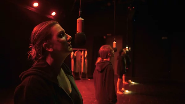 "Απόγνωση": Το έργο-κραυγή κατά της βίας επιστρέφει τον Οκτώβριο στη σκηνή