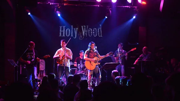 Ο Μάνος Αγγελάκης και οι "Κυλιόμενη Λήθη" έρχονται στο HolyWood Stage