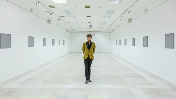 Ζητήματα κουήρ και αναπηρίας στην εγκατάσταση "Inter-visibility braille" του Δημήτρη Καπετάνου