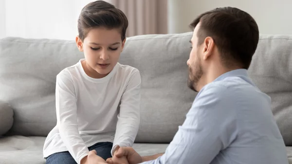 Πώς να απαντήσεις στις πιο δύσκολες (αλλά συνηθισμένες) ερωτήσεις των παιδιών