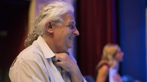 Δήμος Αβδελιώδης: "Στο θέατρο πάμε πρωτίστως για να νιώσουμε"