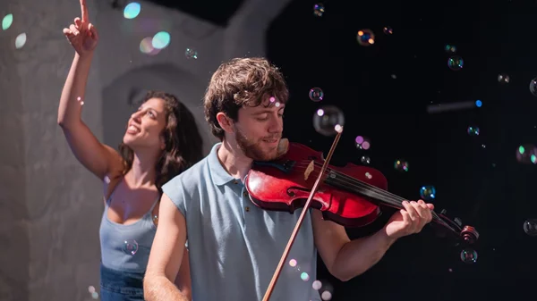 Τελευταία παράσταση για τα "Πιρούνια σε ακριβά σπορτέξ"