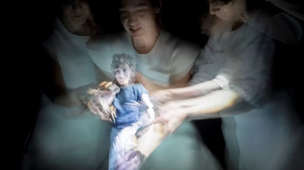 H πραγματικότητα της "Εφημερίας" σε μια παράσταση κουκλοθεάτρου για ενήλικες