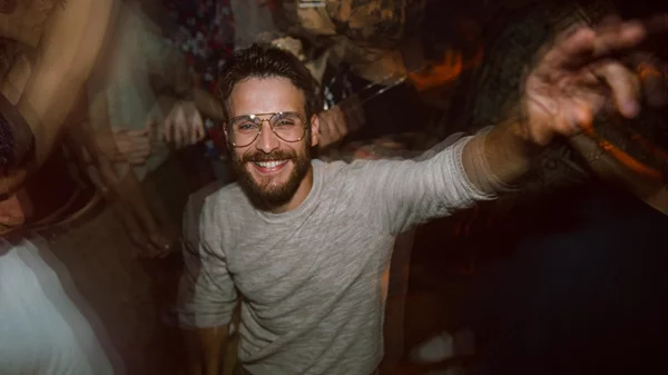 Γιώργος Μπένος: "Δεν υπάρχει λόγος να ανέβουμε πάνω σε μία σκηνή αν δεν έχουμε να πούμε κάτι στον κόσμο"