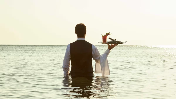 "Ο Μπαμπάς ο Πόλεμος": Η κωμωδία του Ιάκωβου Καμπανέλλη κάνει πρεμιέρα στο θέατρο Olvio