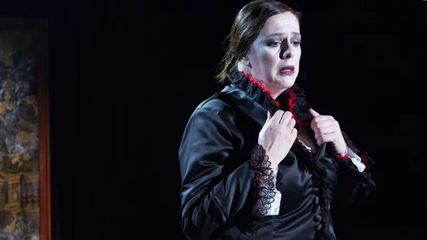 Η "Αγγέλικα Νίκλη Σολωμού η Διάφανη" είναι ξανά μαζί μας