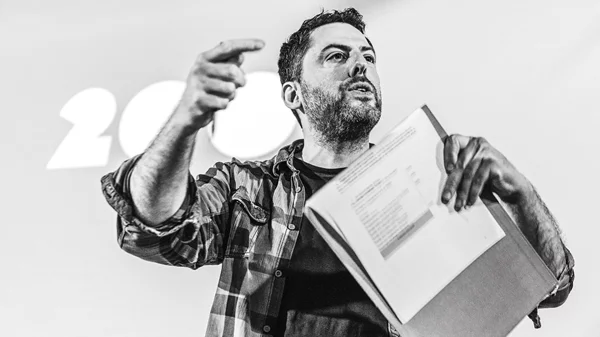 Στην πρόβα του "Άτλαντα της δεκαετίας του 2000" αναρωτηθήκαμε: Είναι τα 00s ήδη ιστορία;