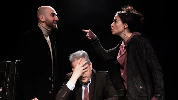 "Χασάπης": Το σκληρό έργο του Νικολά Μπιγιόν ανεβαίνει στο θέατρο Αλκμήνη