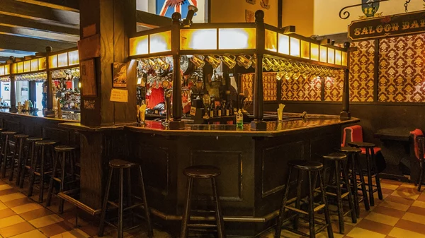 'Red Lion': Η ιστορία της θρυλικής αθηναϊκής παμπ