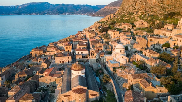 Γιατί ο Μάιος στη Μονεμβασιά είναι τόσο ξεχωριστός