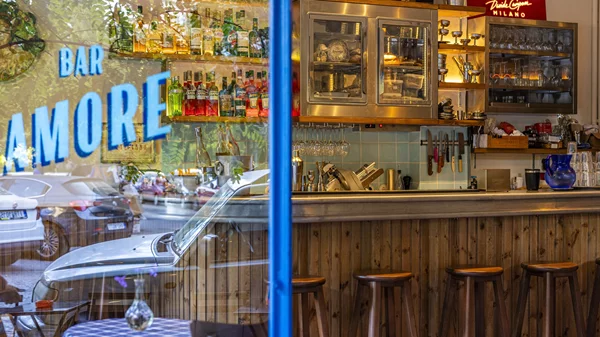 "Amore": Όλοι πάνε για απεριτίβο στο Νέο Κόσμο