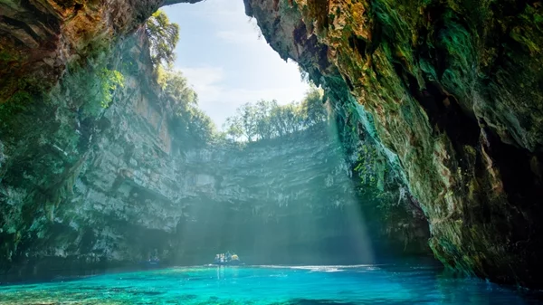 Το νησί-διαμάντι του Ιονίου που επέλεξε η Kylie Jenner για τις διακοπές της