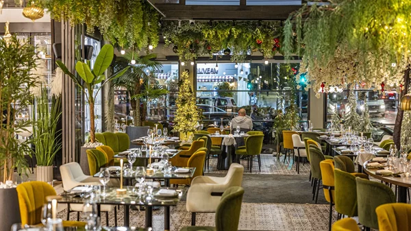 "Moocasa": Εορταστικό "steak & lobster" στο Νέο Ηράκλειο