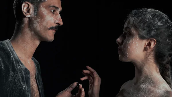 "Πετριχώρα – Η ιστορία του Γιοφυριού της Άρτας":  Η βραβευμένη παράσταση που μάγεψε κοινό και κριτικούς έρχεται στην Αθήνα.