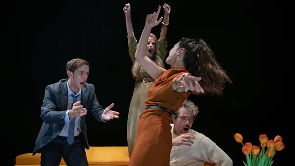 "Ο Θεός της σφαγής": Πρώτες φωτογραφίες από την θεατρική παράσταση του θεάτρου Πορεία και του ΔΗΠΕΘΕ Κρήτης