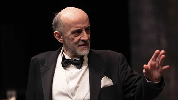 Ο Μάνος Βακούσης έλαβε το "Μεγάλο Βραβείο Θεάτρου"