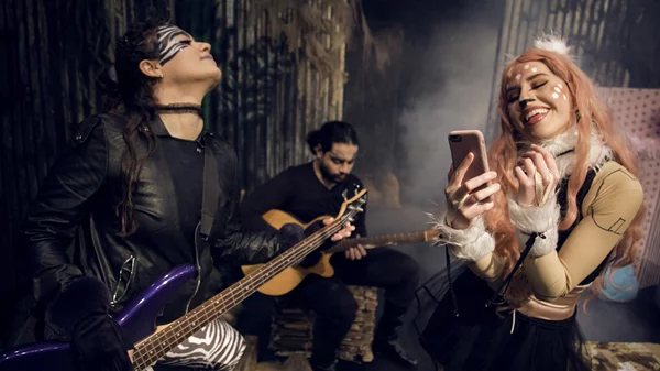 Η παράσταση "Ζοζεφίνα, έχεις μήνυμα" έρχεται στο Κηποθέατρο Παπάγου