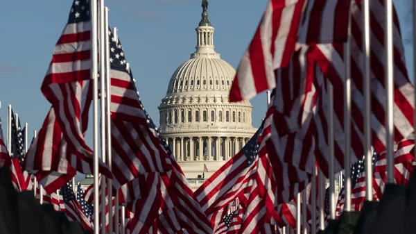 Ο Ντόναλτ Τραμπ βάζει δασμούς 100% και στο Χόλιγουντ